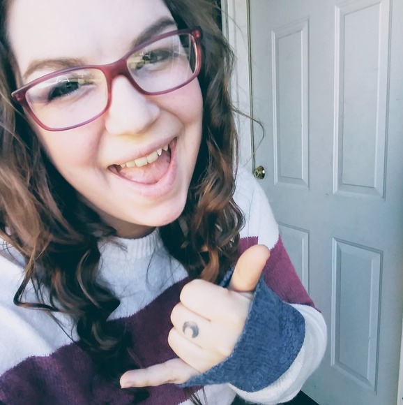 Meet your Posher, Olivia - Picture 1 of 1